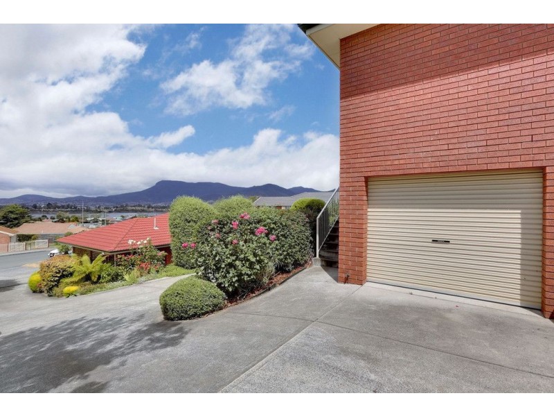 2/8 Clives Avenue, Old Beach TAS 7017