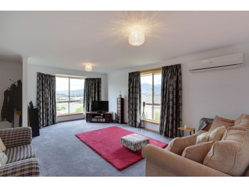 2/8 Clives Avenue, Old Beach TAS 7017