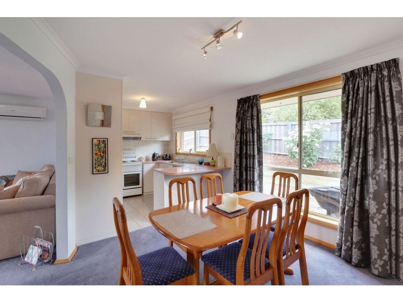 2/8 Clives Avenue, Old Beach TAS 7017