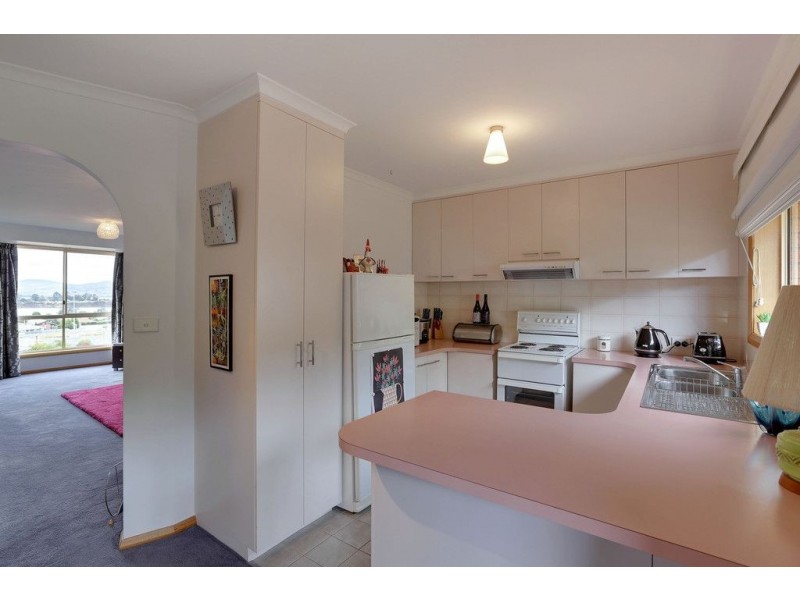2/8 Clives Avenue, Old Beach TAS 7017