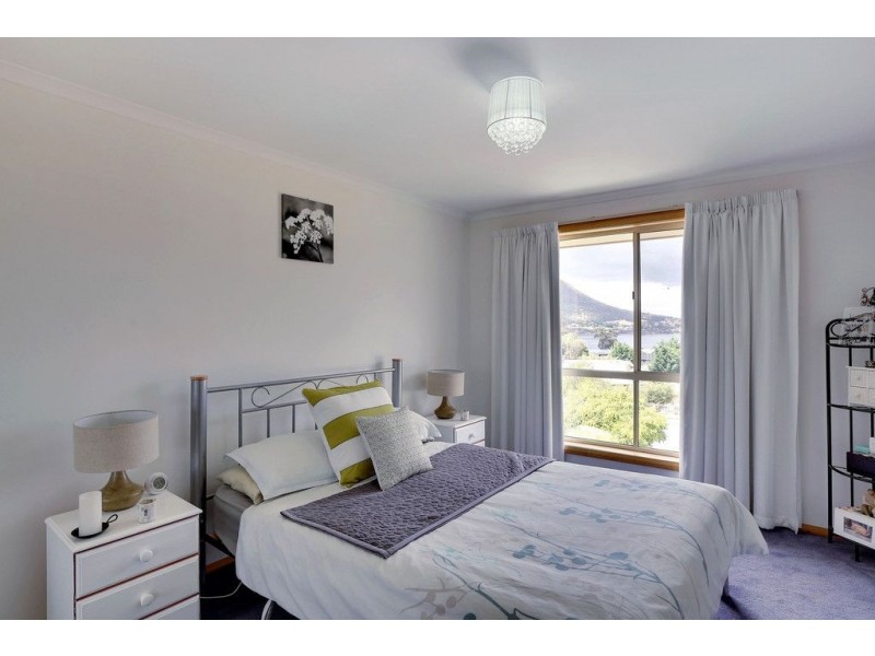 2/8 Clives Avenue, Old Beach TAS 7017