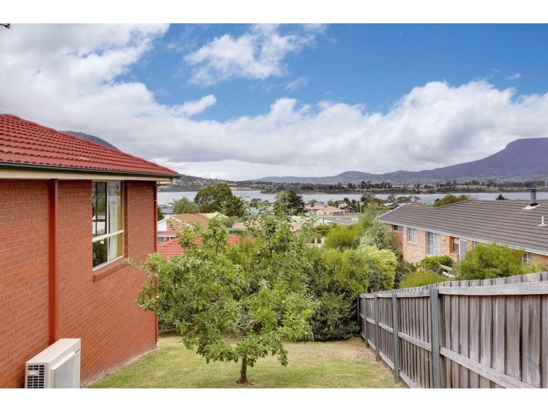 2/8 Clives Avenue, Old Beach TAS 7017