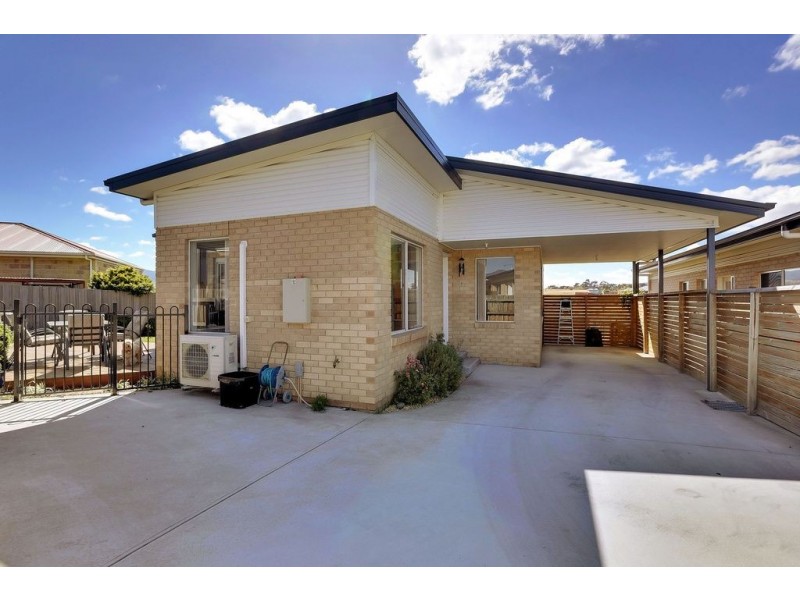 2/17 Lucas Place, Brighton TAS 7030