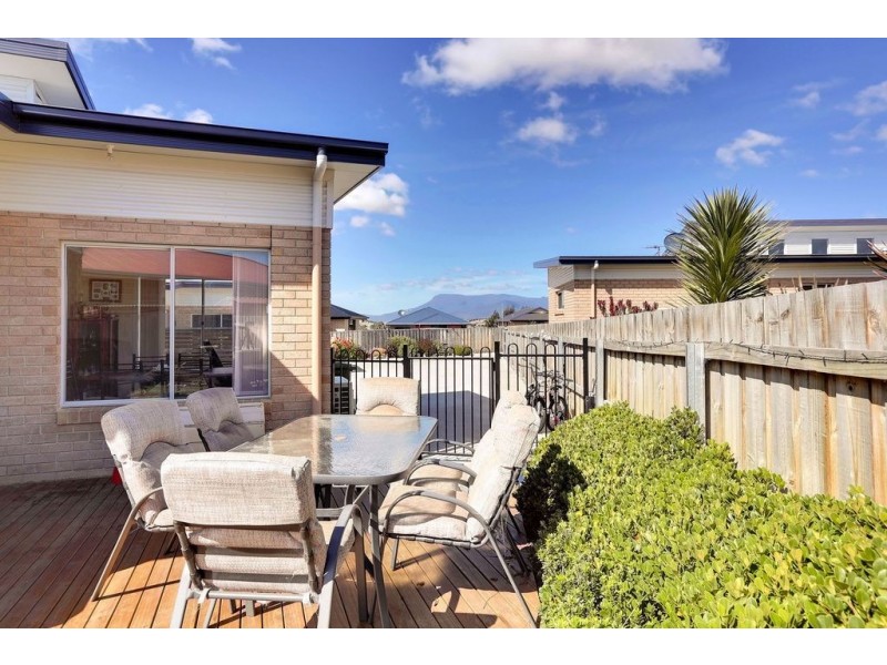 2/17 Lucas Place, Brighton TAS 7030