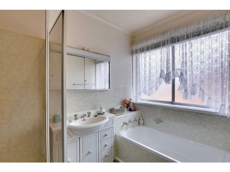 2 Riverview Parade, Rosetta TAS 7010