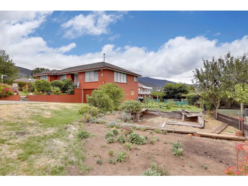 2 Riverview Parade, Rosetta TAS 7010