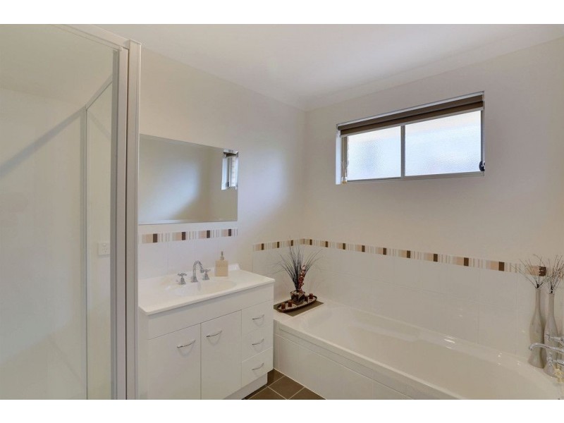 8 Travers Court, Claremont TAS 7011