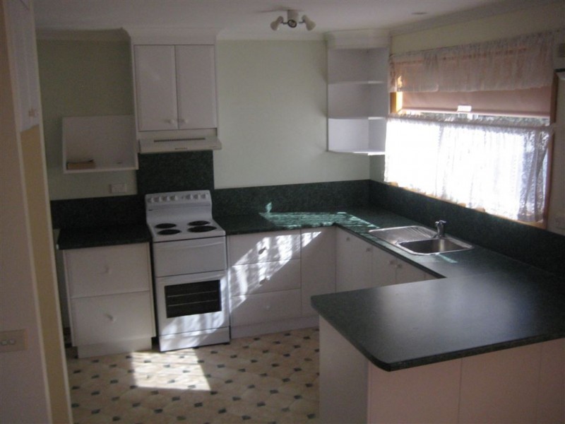 2/15 Lesdelle Street, Claremont TAS 7011