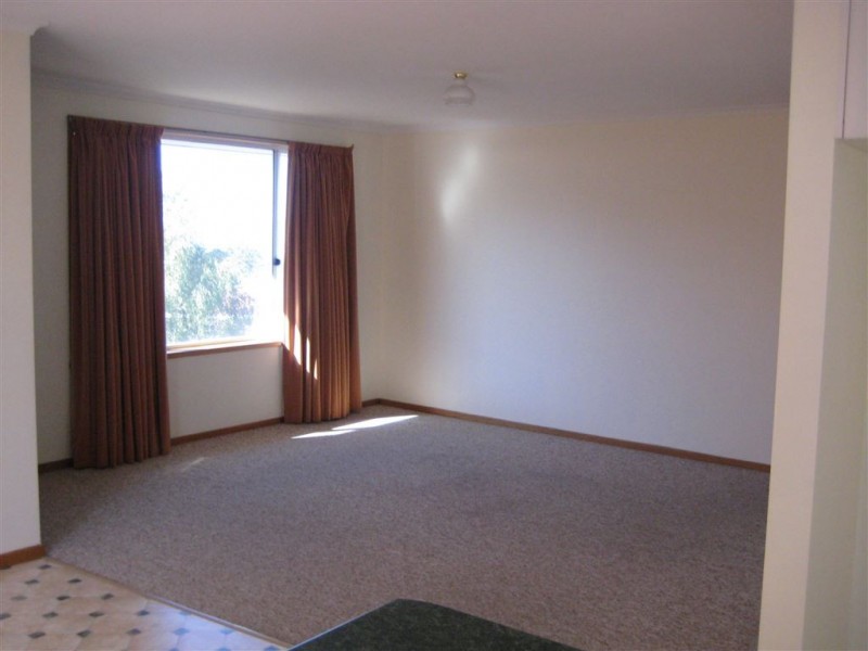 2/15 Lesdelle Street, Claremont TAS 7011