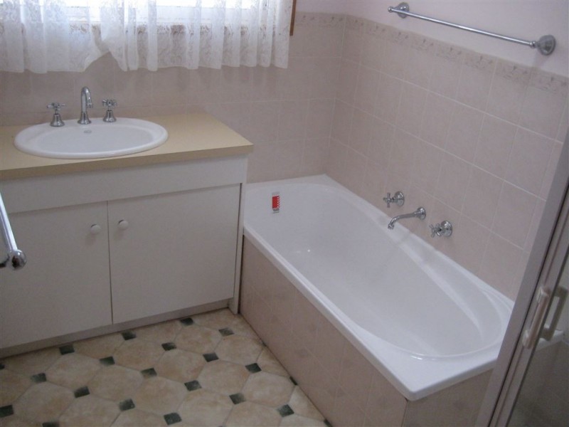 2/15 Lesdelle Street, Claremont TAS 7011