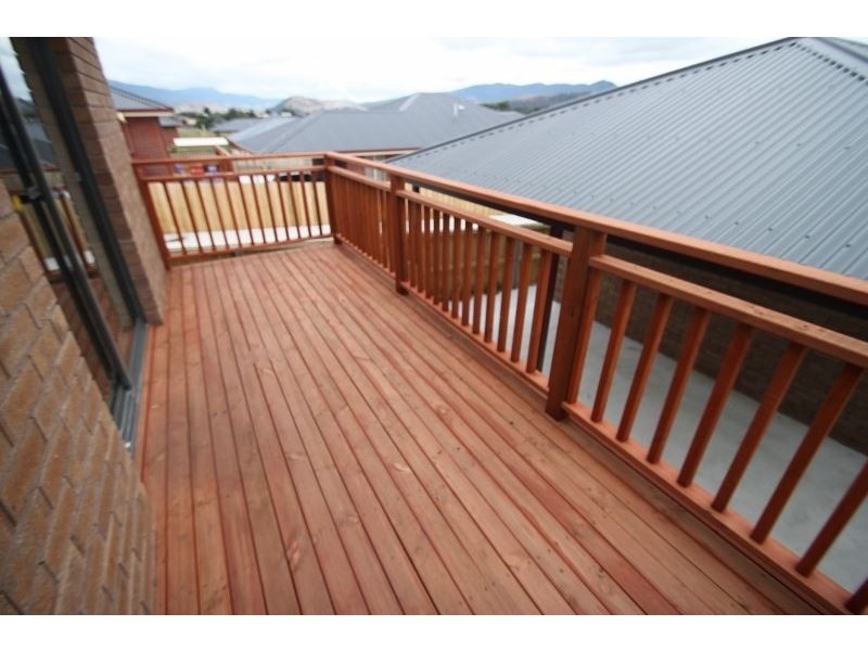 2/14a Burrows Avenue, Brighton TAS 7030