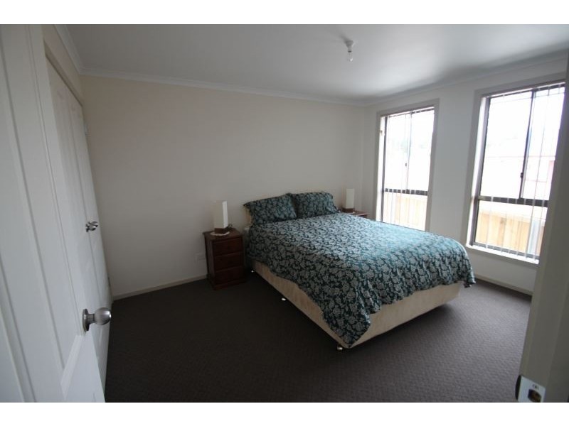 2/14a Burrows Avenue, Brighton TAS 7030