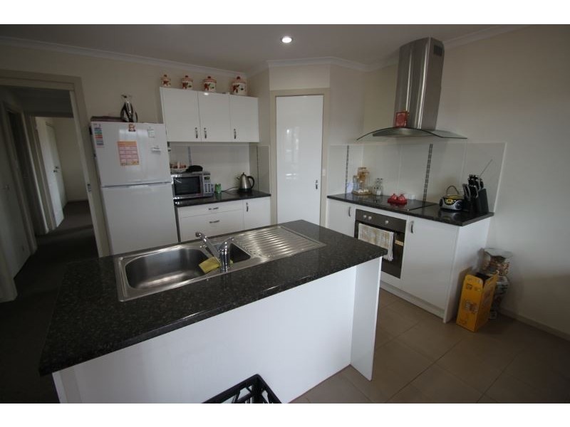 2/14a Burrows Avenue, Brighton TAS 7030