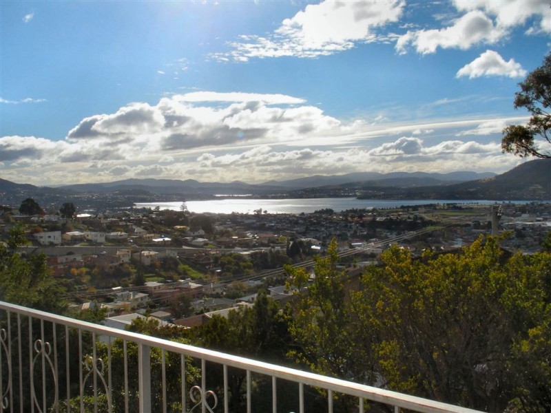 2 Cranleigh Crescent, West Moonah TAS 7009