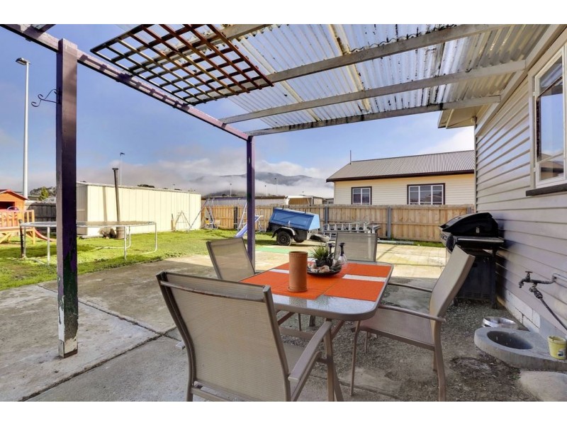 9 Falcon Road, Claremont TAS 7011