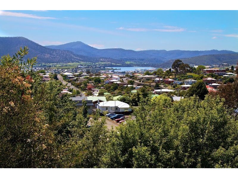 17 Hudson Crescent, Glenorchy TAS 7010