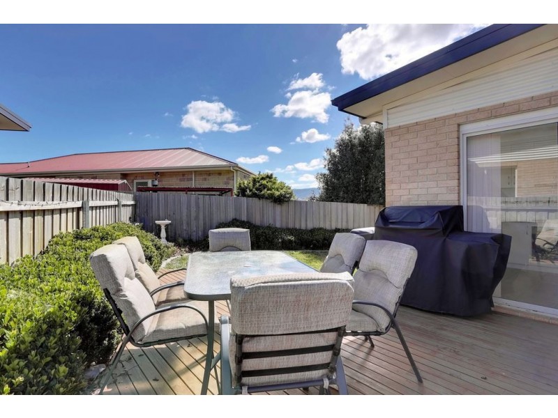 2/17 Lucas Place, Brighton TAS 7030
