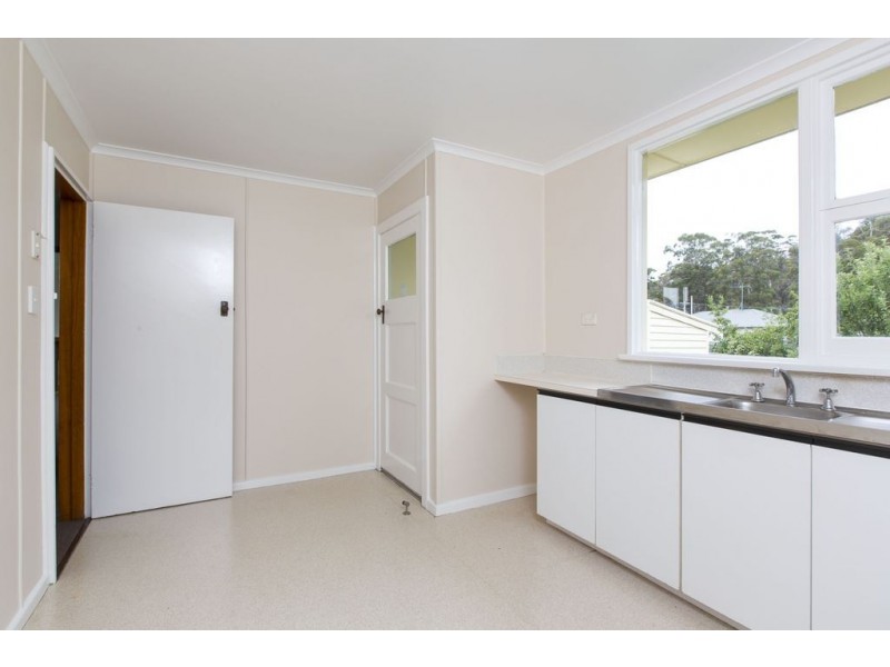 8 Biara Street, Chigwell TAS 7011