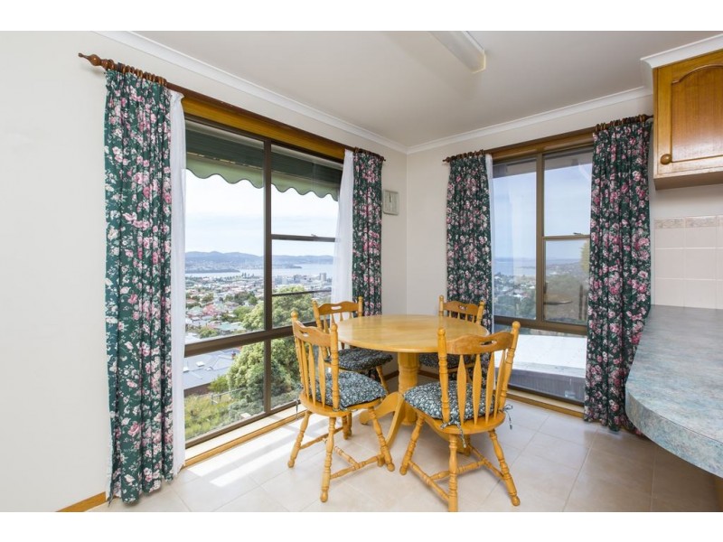 59 Knocklofty Terrace, West Hobart TAS 7000