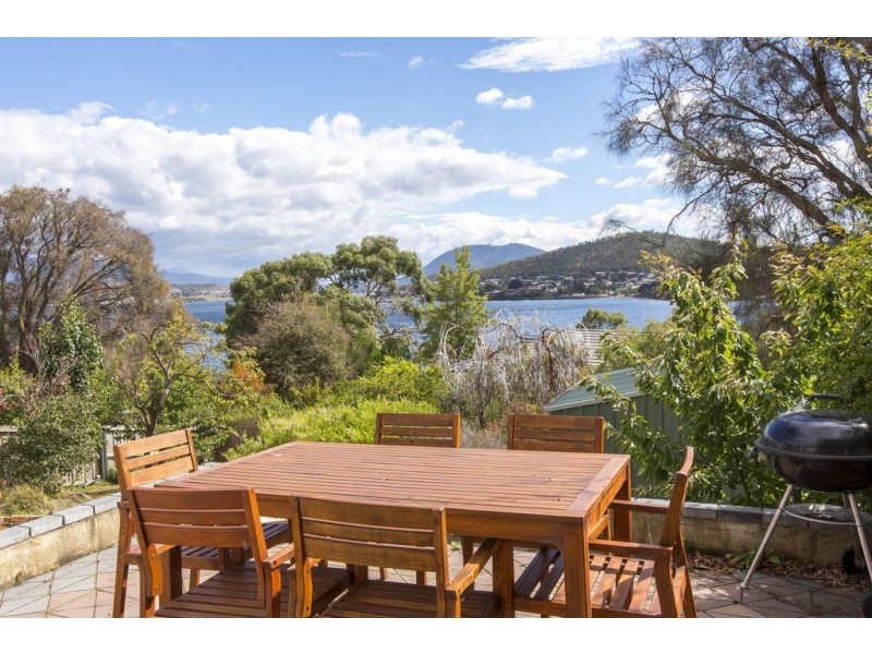 6 Chatsworth Street, Rose Bay TAS 7015