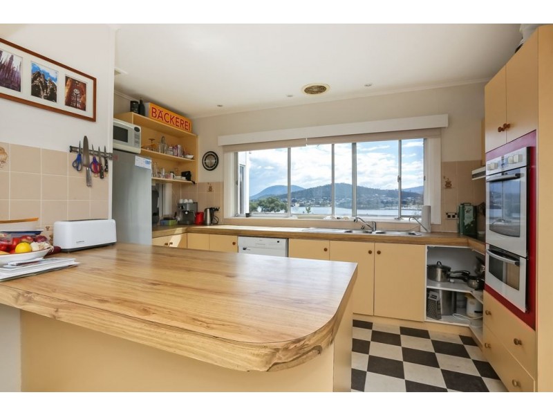 6 Chatsworth Street, Rose Bay TAS 7015