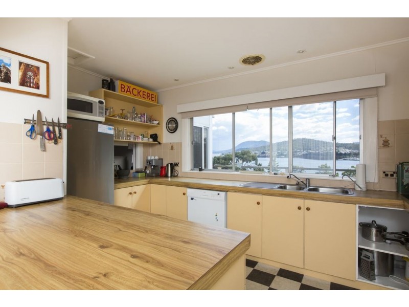 6 Chatsworth Street, Rose Bay TAS 7015