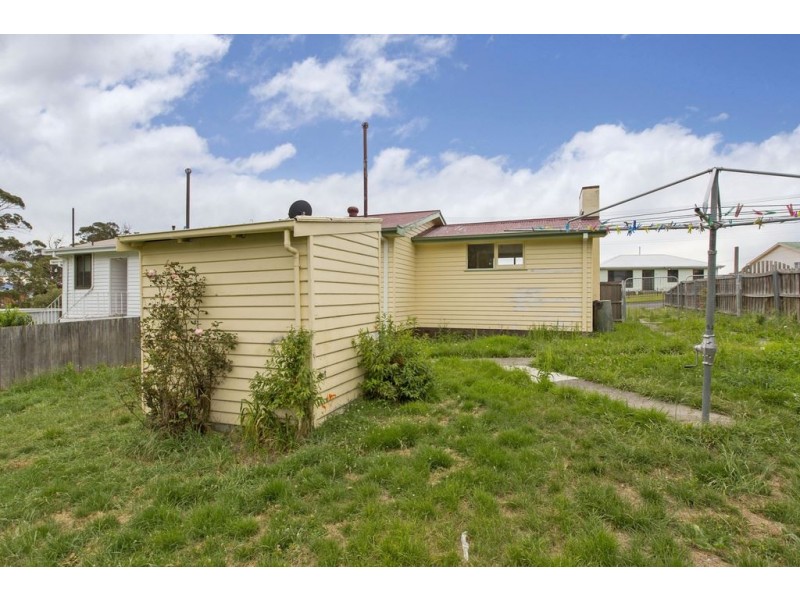 8 Biara Street, Chigwell TAS 7011