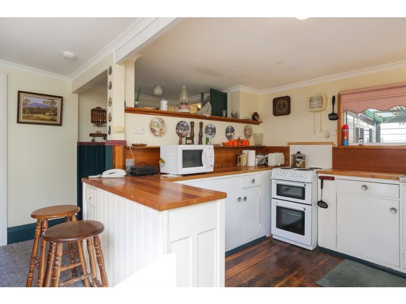 14 Raynors Road, Midway Point TAS 7171