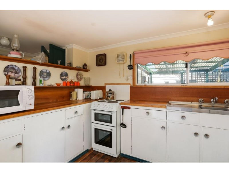 14 Raynors Road, Midway Point TAS 7171