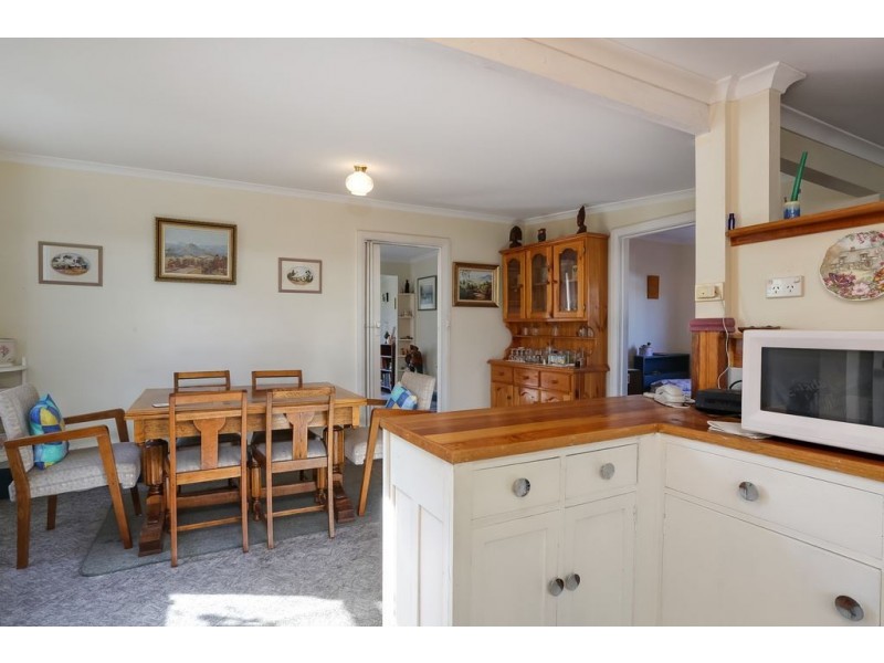 14 Raynors Road, Midway Point TAS 7171