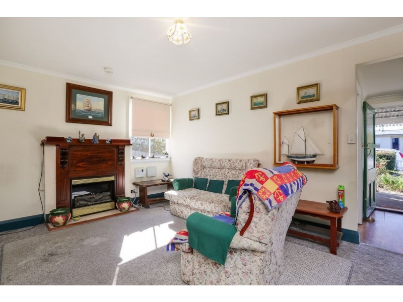 14 Raynors Road, Midway Point TAS 7171