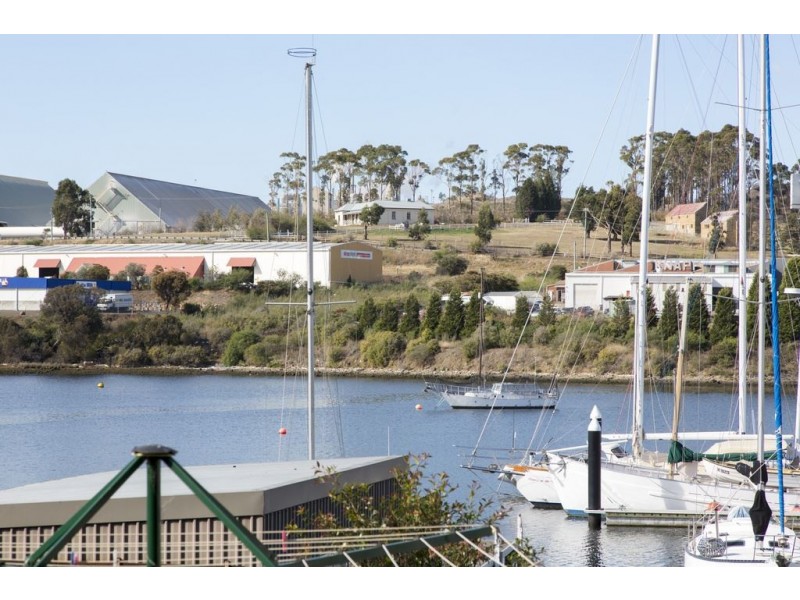 41 Gepp Parade, Derwent Park TAS 7009