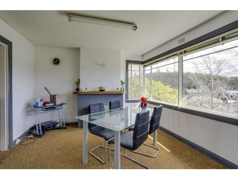 10 Lowanna Road, Lindisfarne TAS 7015