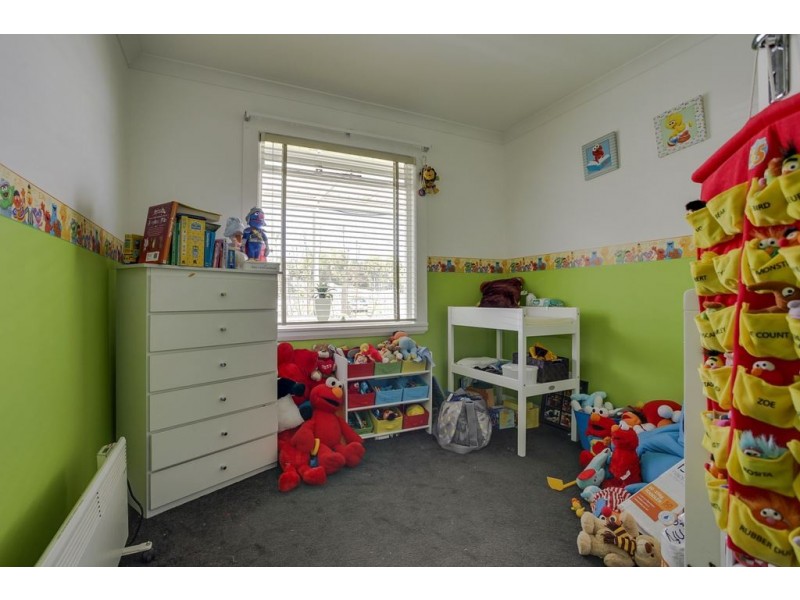 10 Lowanna Road, Lindisfarne TAS 7015