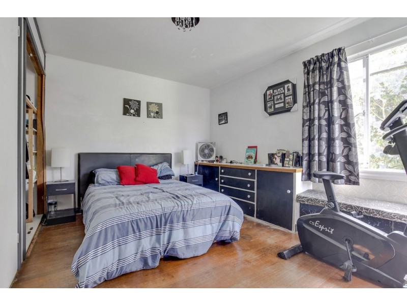 10 Lowanna Road, Lindisfarne TAS 7015