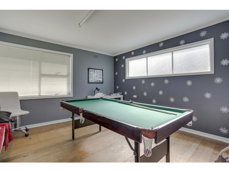 10 Lowanna Road, Lindisfarne TAS 7015