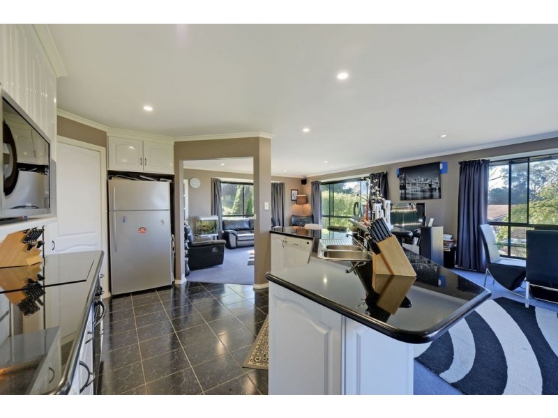 18 Calder Crescent, Blackmans Bay TAS 7052