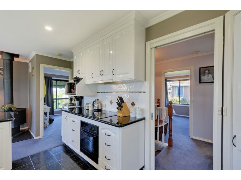 18 Calder Crescent, Blackmans Bay TAS 7052