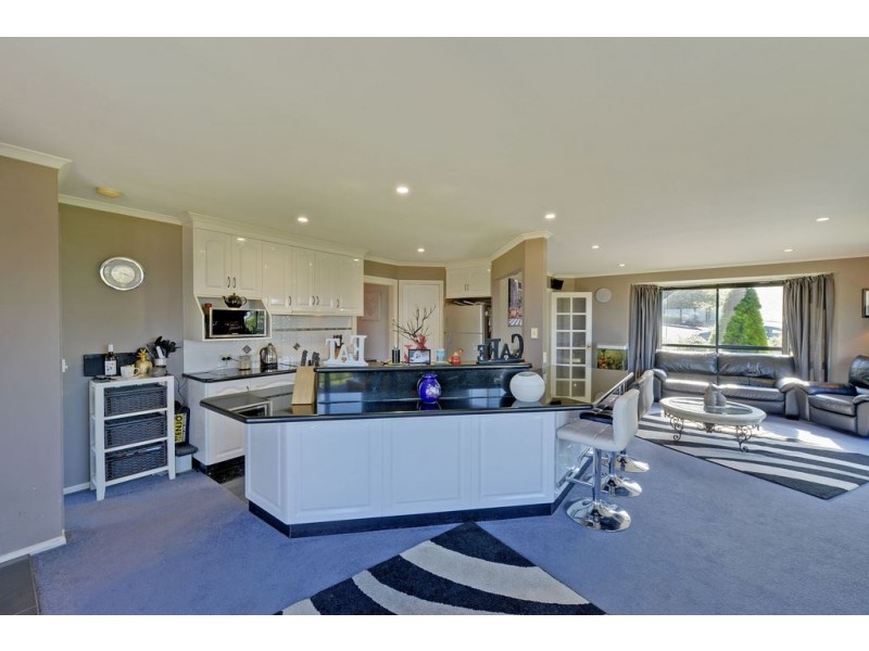 18 Calder Crescent, Blackmans Bay TAS 7052