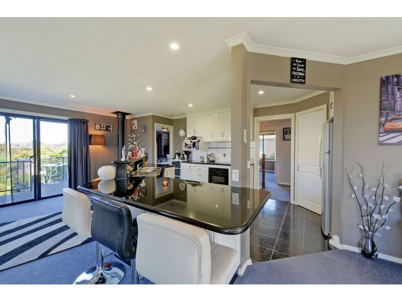 18 Calder Crescent, Blackmans Bay TAS 7052