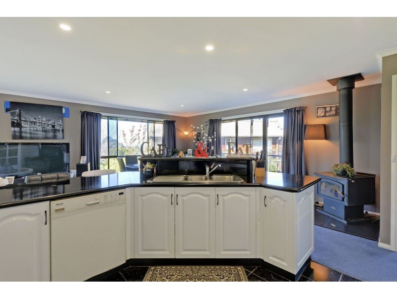 18 Calder Crescent, Blackmans Bay TAS 7052