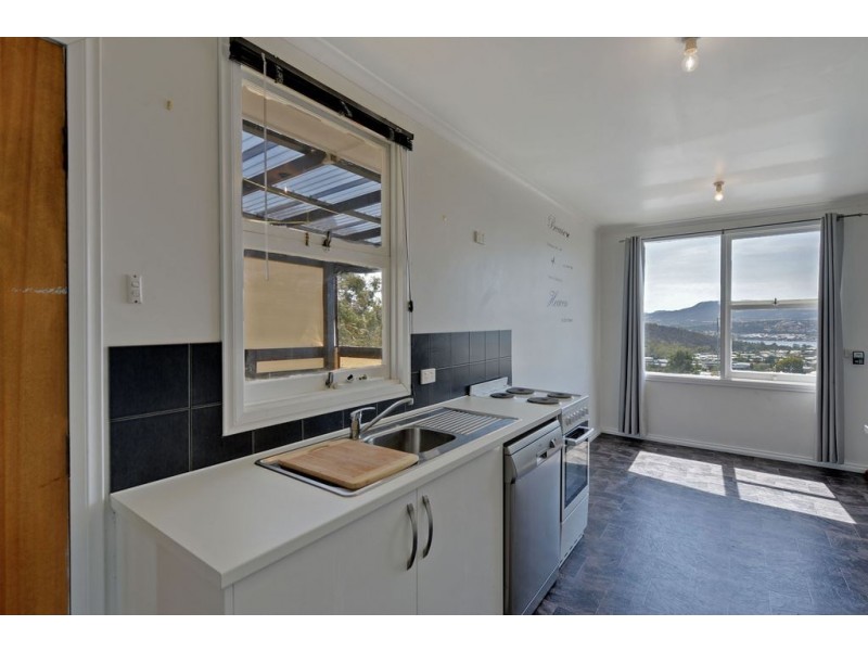 8 Spring Street, Claremont TAS 7011