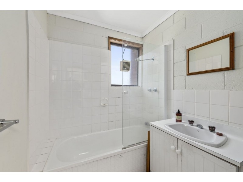 9/2 Clifford Court, Howrah TAS 7018