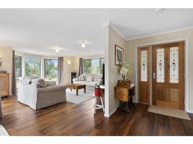 14 Narcissus Avenue, Dromedary TAS 7030