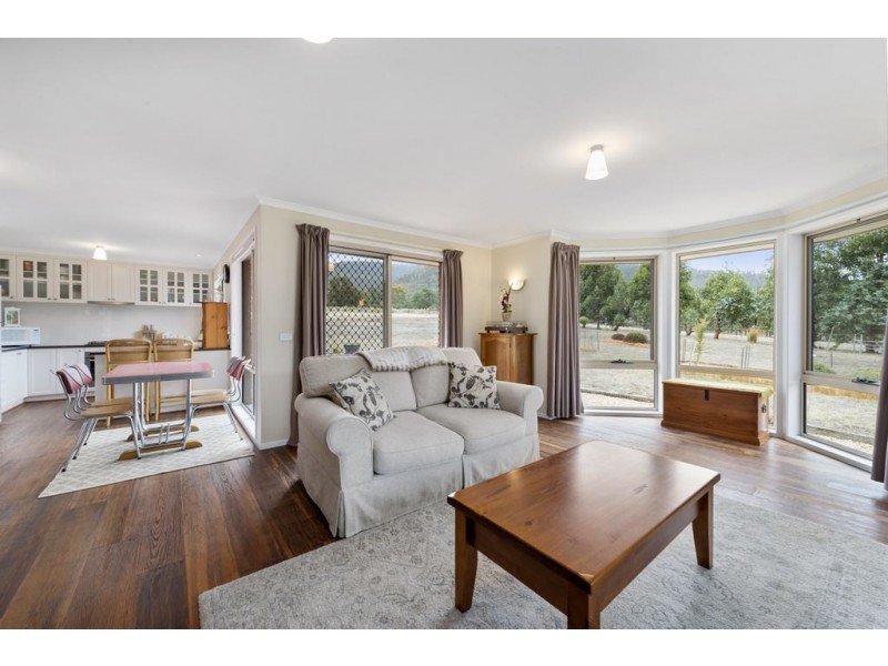 14 Narcissus Avenue, Dromedary TAS 7030