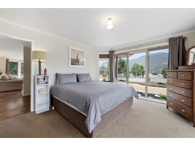 14 Narcissus Avenue, Dromedary TAS 7030