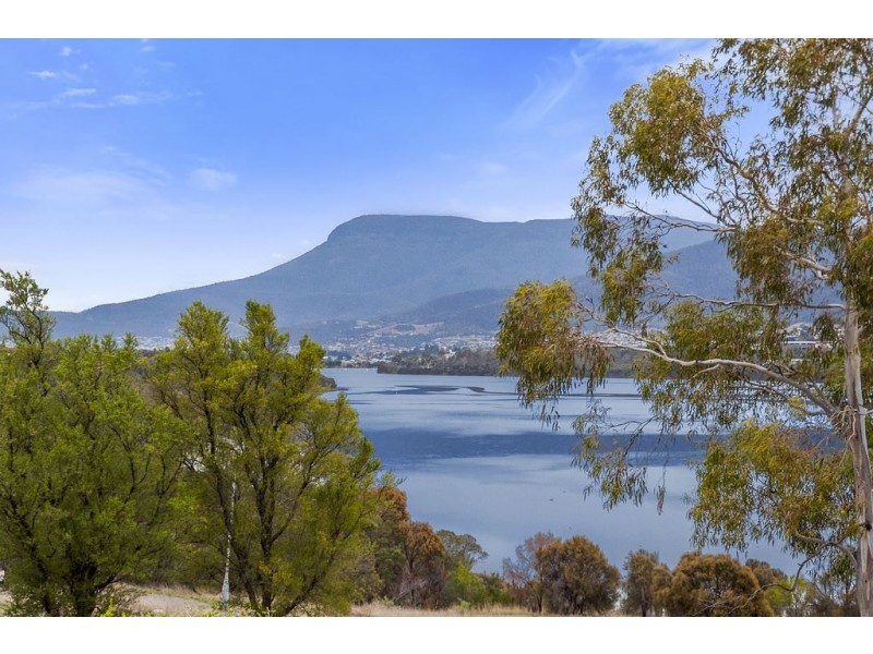 33 + 35 Lamprill Circle, Herdsmans Cove TAS 7030