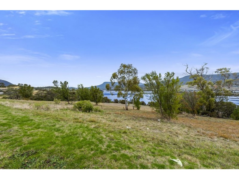 33 + 35 Lamprill Circle, Herdsmans Cove TAS 7030