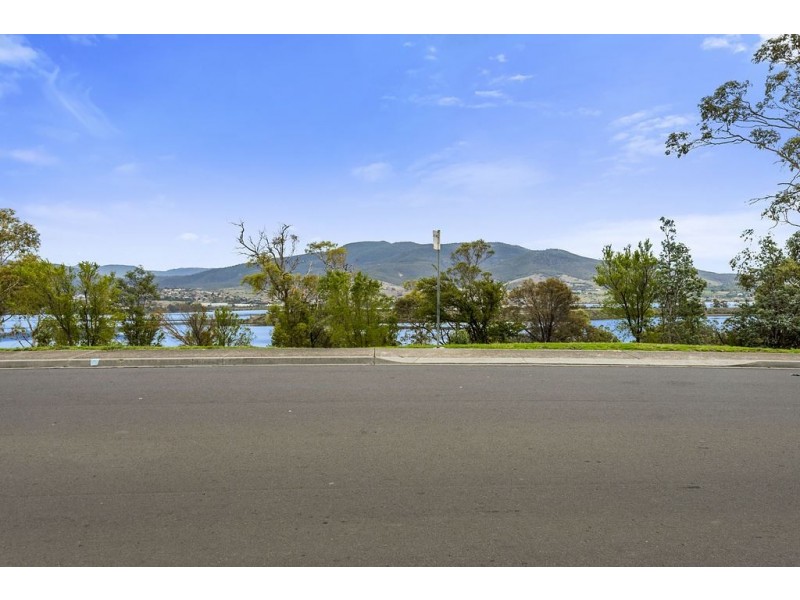 33 + 35 Lamprill Circle, Herdsmans Cove TAS 7030