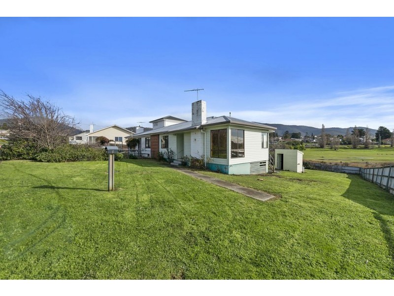 6 Curlew Parade, Claremont TAS 7011
